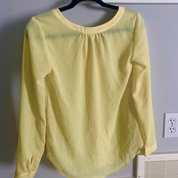 Aritzia Babaton Bergen Blouse - Picture 4 of 4